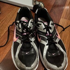 Nike Women's Black and Pink Running Shoes Nike Compete Running Shoes Sneakers